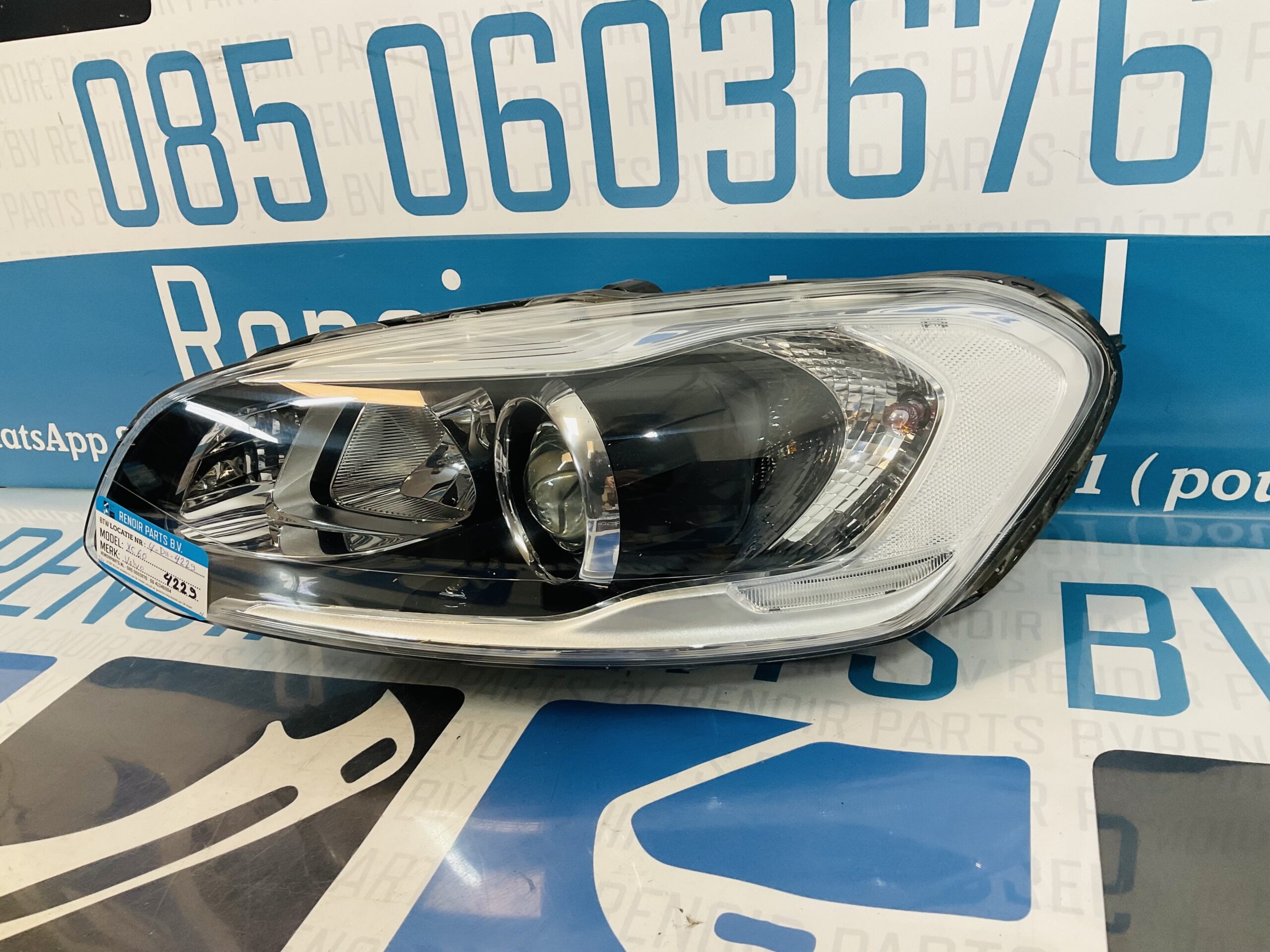 ② Volvo XC60 2 facelift MID LED koplamp koplampen links rechts — Éclairage  — 2ememain